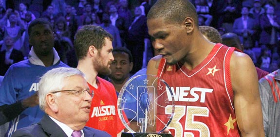 קווין דוראנט עם דייויד סטרן, NBA / צלם: רויטרס